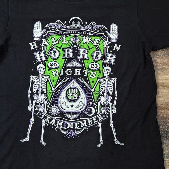 UNIVERSAL HOLLYWOOD Halloween Horror Nights 2023 TEAM MEMBER Shirt Size Medium - Picture 5 of 6